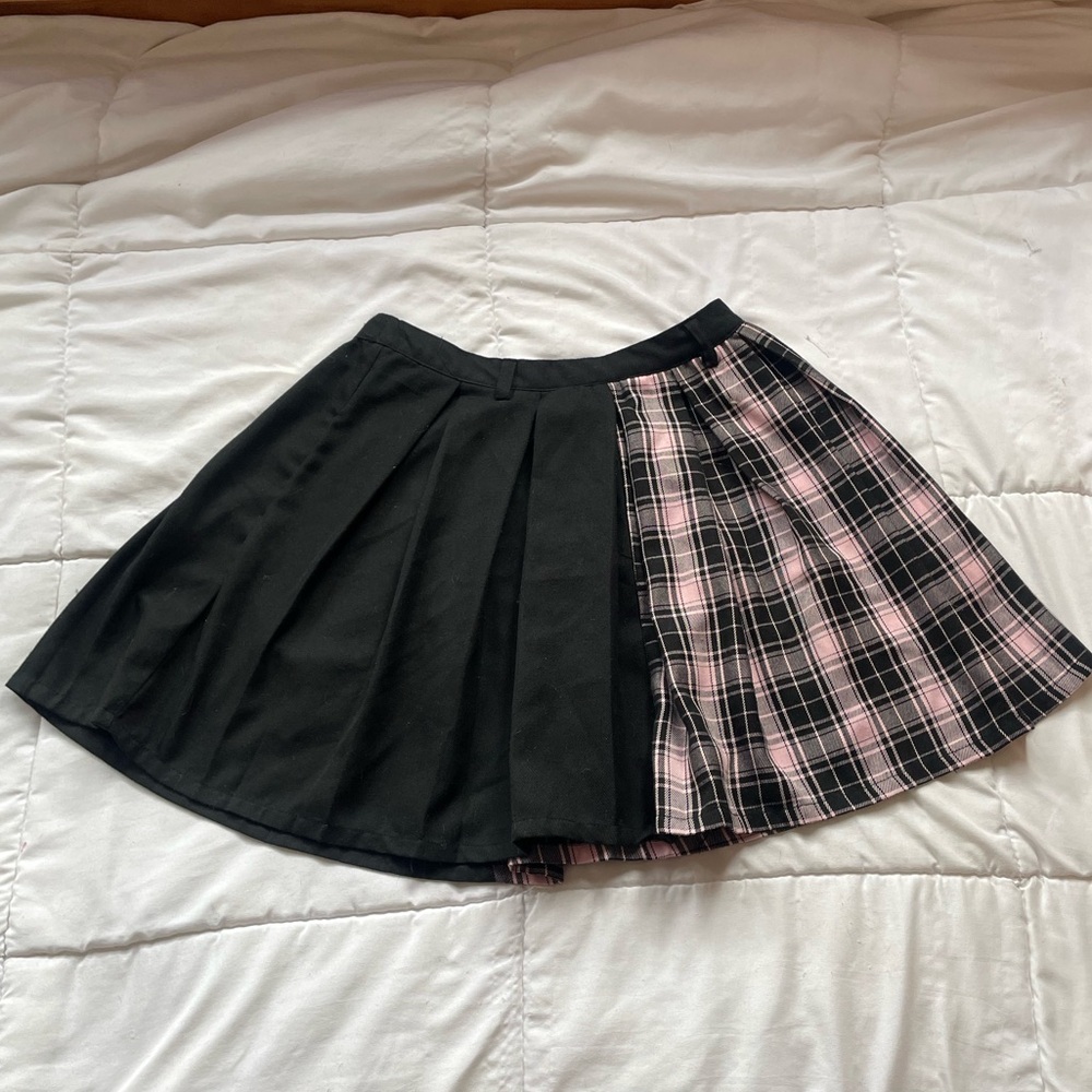 Hot Topic black and pink plaid skirt